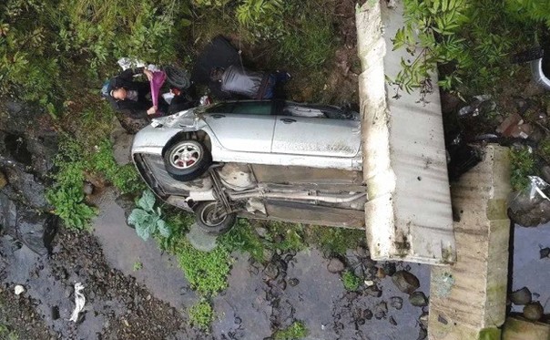 Gölköy’de Kontrolden Çıkan Otomobil Dereye Uçtu 4 Yaralı