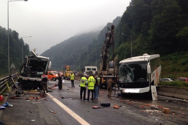 Ordu otobüsü kaza yaptı 6 ölü