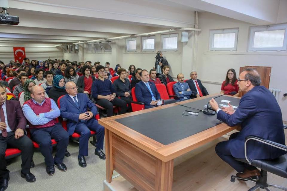 Vali Yavuz, ”Gençleri, Büyük ve Güçlü Türkiye’nin Mimarı Olarak Görüyorum”