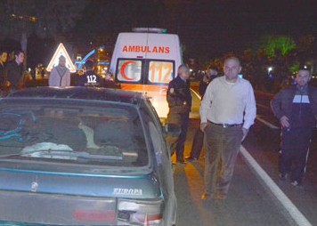 Fatsa’da otomobile çarpan araç kaçtı 3 yaralı