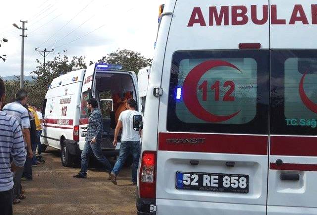 Fındık işçilerini taşıyan minibüs devrildi, 2 ölü, 23 yaralı