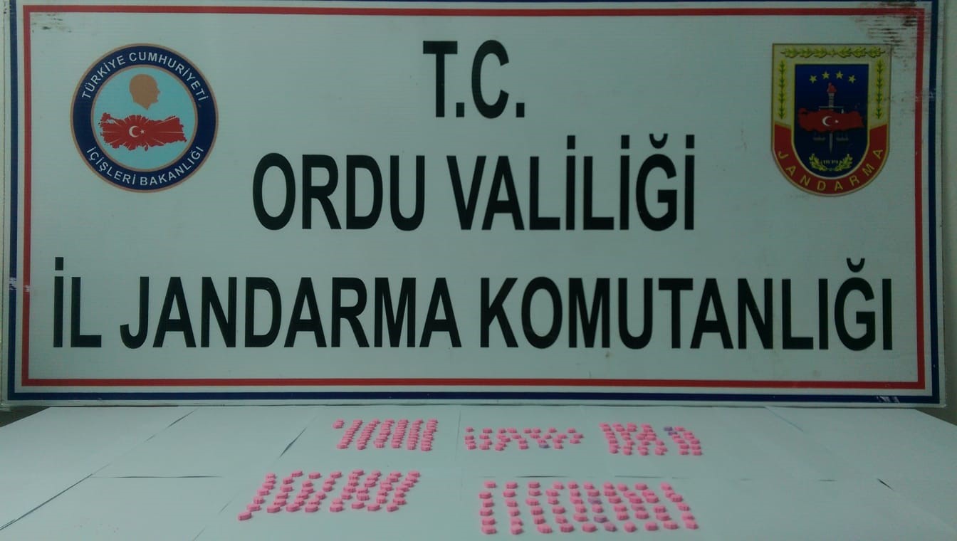 Otobüs ile uyuşturucu sefkiyatı yaparken yakalandı