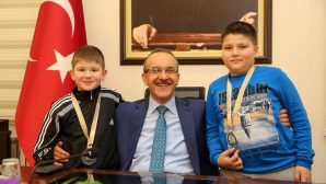 Vali Yavuz, Başarılı Sporcuları Kutladı